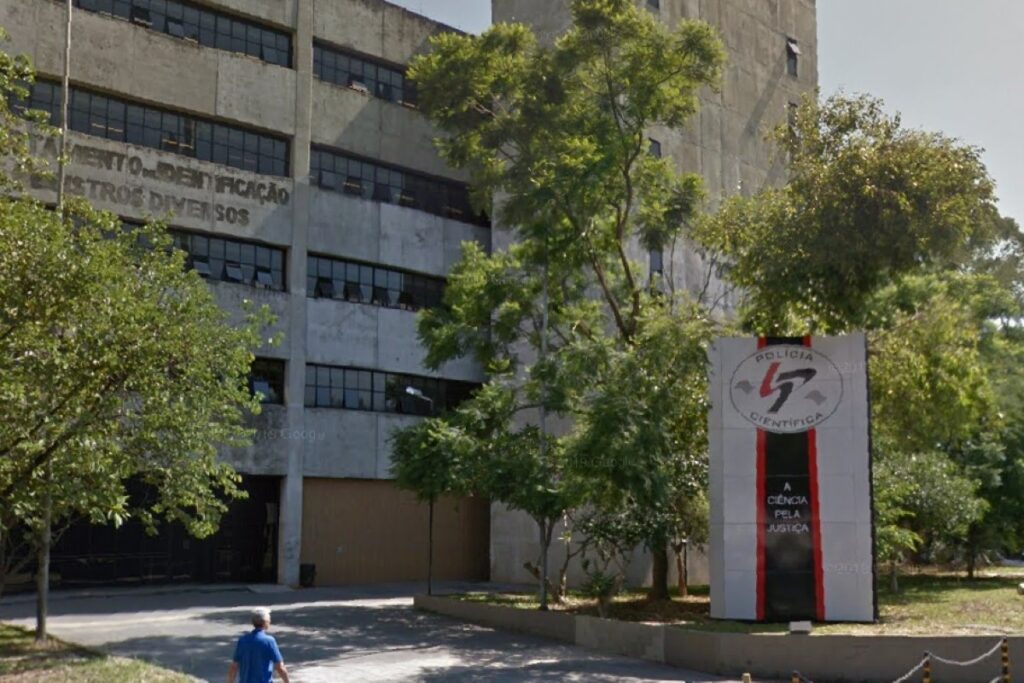 incendio-atinge-estande-de-tiros-em-predio-da-policia-civil-de-sp