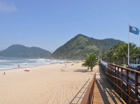 praia-do-guaruja-ganha-selo-e-e-a-mais-certificada-da-america-do-sul