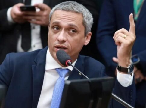 ccj-da-camara-aprova-barrar-acao-penal-contra-gustavo-gayer-no-stf