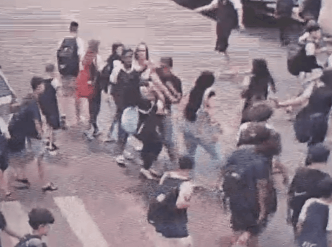 video:-adolescente-e-espancada-por-dupla-de-irmaos-na-saida-de-escola