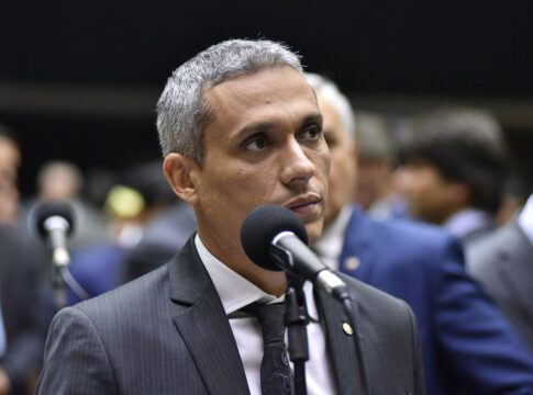 conselho-de-etica-da-camara-arquiva-acoes-contra-gayer-e-janones