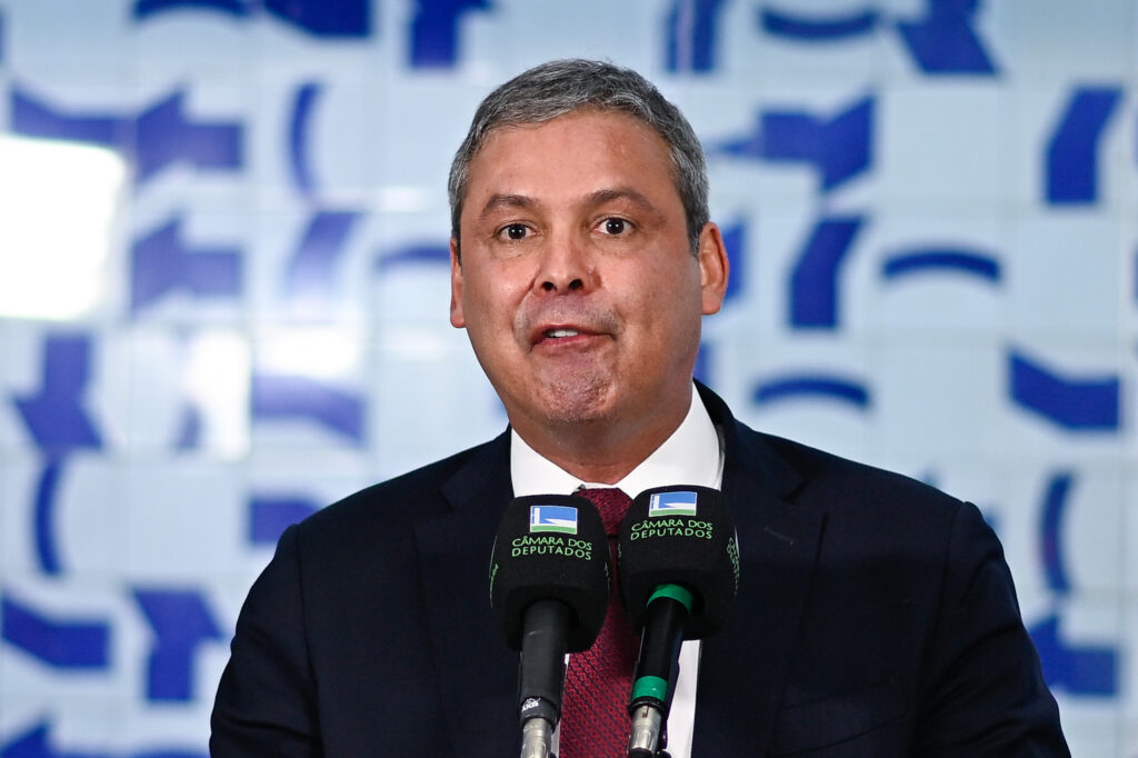 centrao-fez-alianca-com-bolsonarismo-para-derrubar-mp,-diz-lider-do-pt