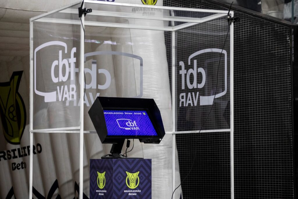 cbf-adota-nova-medida-em-busca-de-transparencia-na-arbitragem;-confira