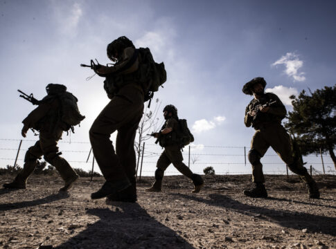 exercito-de-israel-acolhe-cessar-fogo,-mas-tropas-permanecem-em-alerta