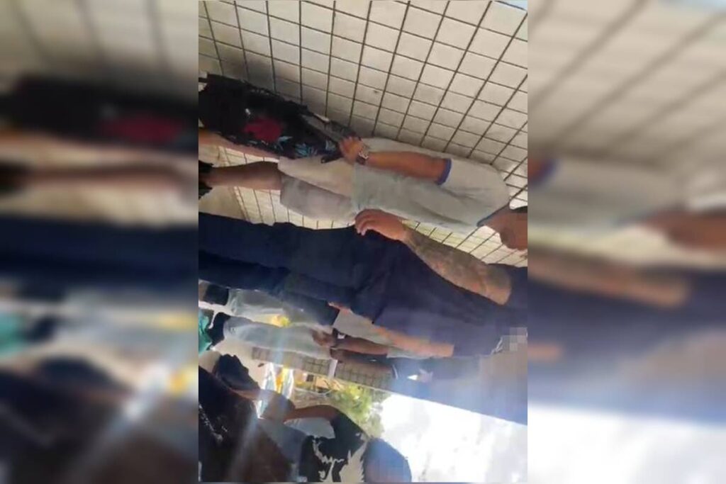 confusao-por-furto-de-celular-em-escola-gera-briga-entre-pais-e-alunos