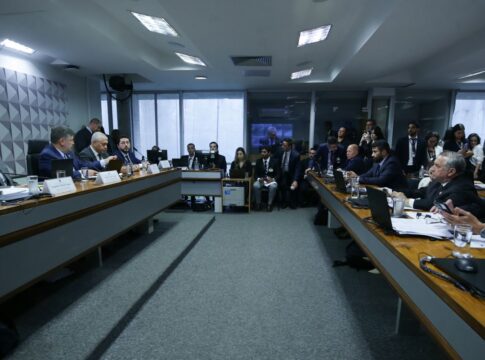 dino-autoriza-silencio-de-presidente-de-sindicato-na-cpmi-do-inss