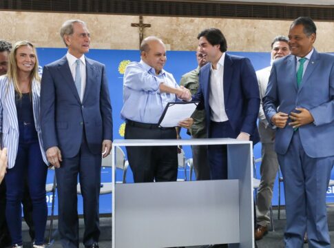 ibaneis-empossa-andre-kubitschek-como-secretario-da-juventude-do-df