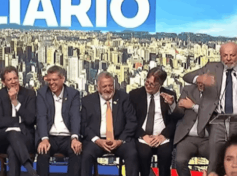 lula-brinca-com-boulos-“invasor”-e-ministro-na-berlinda-cai-na-risada