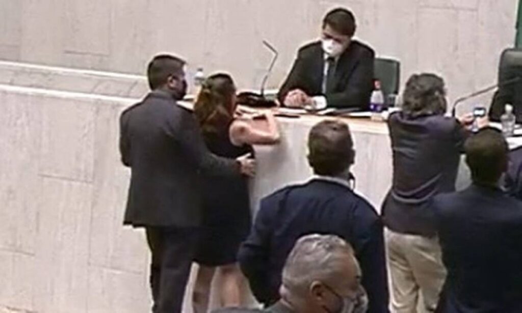 condenacao-de-fernando-cury-por-apalpar-seios-de-isa-penna-e-mantida