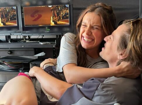 millie-bobby-brown-compartilha-primeira-foto-da-filha-adotada.-veja