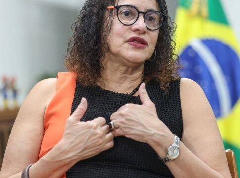 vacina-brasileira-de-covid-fortalece-ciencia-e-pais,-diz-ministra