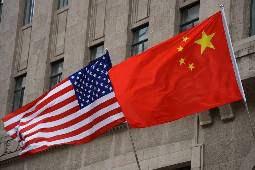 china-reage-a-fala-de-trump-sobre-tarifa-de-100%-e-promete-resposta