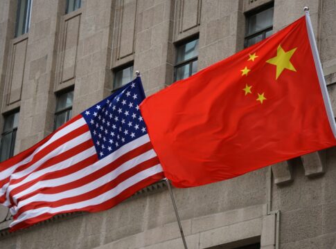 china-reage-a-fala-de-trump-sobre-tarifa-de-100%-e-promete-resposta