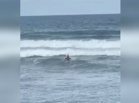 surfista-ajuda-a-salvar-banhistas-de-afogamento-no-litoral-de-sp.-veja