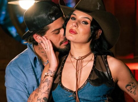 ana-castela-e-ze-felipe-trocam-primeiro-beijo-em-programa-de-tv