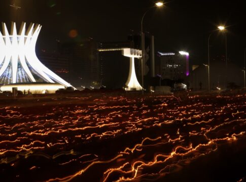 ultimo-dia-da-festa-da-padroeira-reune-milhares-de-fieis-na-esplanada