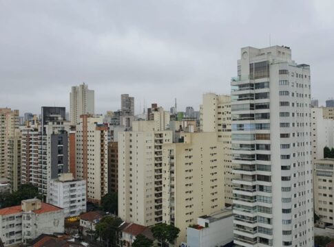 sp-tem-virada-no-tempo-nesta-segunda-(13/10),-com-previsao-de-vendaval