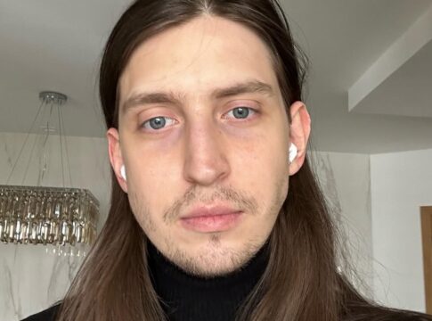 alvo-de-campanha-de-odio,-felca-leva-x-e-facebook-a-justica