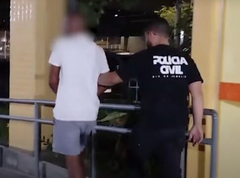 video:-homem-persegue-ex-ate-delegacia,-briga-com-policial-e-e-preso
