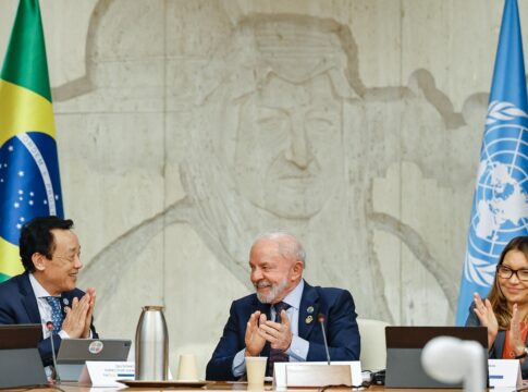 em-roma,-lula-diz-que-“e-hora-de-colocar-os-pobres-no-orcamento”