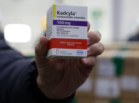 brasil-recebe-lote-de-medicamento-para-tratar-cancer-de-mama-no-sus