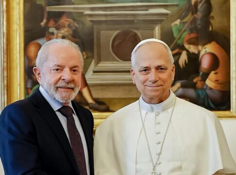 papa-promete-a-lula-visita-ao-brasil-em-hora-“oportuna”