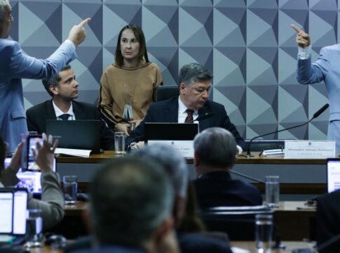 ex-presidente-do-inss-se-nega-a-responder-perguntas-de-relator-da-cpi 