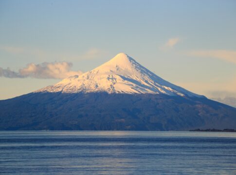 regiao-dos-lagos:-o-destino-chileno-que-une-neve,-termas-e-sabores