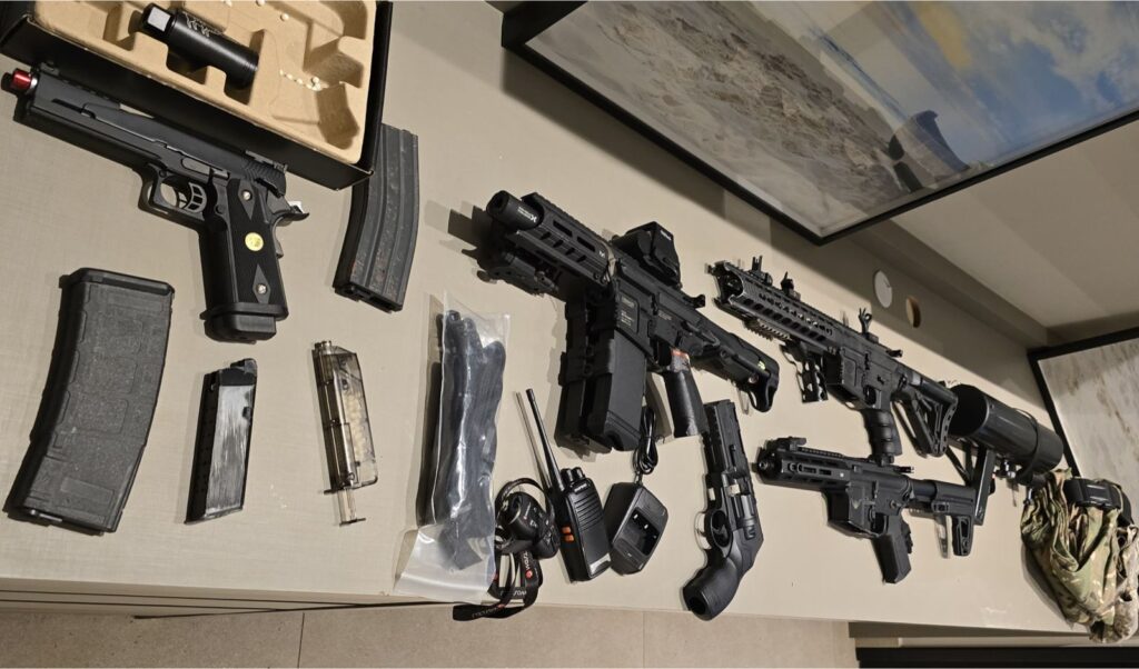 pf-encontra-arsenal-de-guerra-em-casa-de-influenciador-ligado-ao-pcc