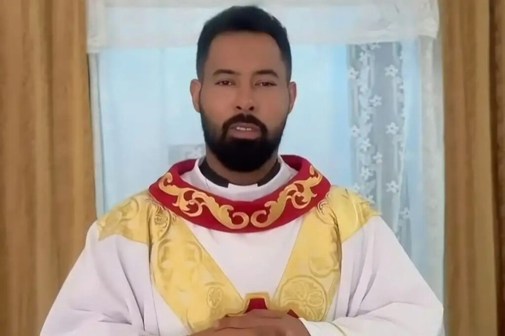video:-padre-e-flagrado-com-noiva-de-fiel-da-igreja-em-casa-paroquial