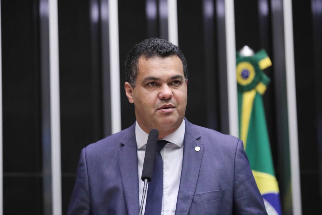 overclean:-saiba-a-reacao-do-deputado-abordado-pela-pf-no-aeroporto