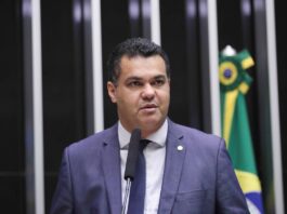 overclean:-saiba-a-reacao-do-deputado-abordado-pela-pf-no-aeroporto