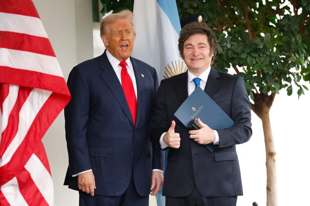 trump-recebe-milei-para-discutir-ajuda-financeira-a-argentina