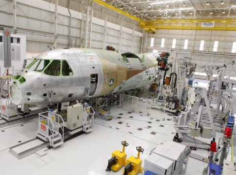 tarifas-sobre-aviacao-“voltarao-a-zero”,-aposta-presidente-da-embraer