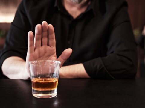 ozempic,-wegovy-e-mounjaro-podem-reduzir-vontade-de-beber,-diz-estudo