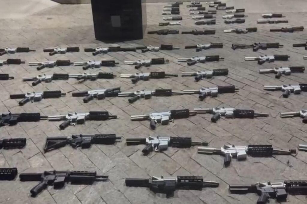 veja-imagens-da-fabrica-do-crime-que-produzia-fuzis-para-faccoes-do-rj