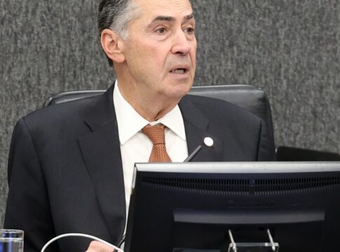 aposentadoria-de-barroso-e-publicada-no-diario-oficial