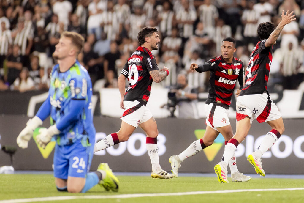 flamengo-bate-botafogo-no-nilton-santos-e-continua-na-vice-lideranca