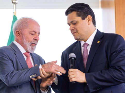 alcolumbre-contraria-lula-e-mantem-sessao-de-vetos-sobre-licenciamento