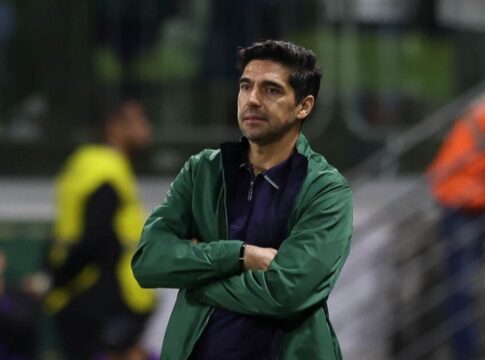 abel-exalta-vitor-roque-e-cita-selecao:-“se-precisar,-pode-levar”