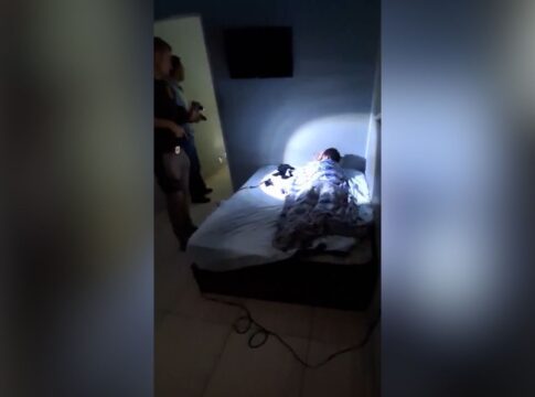 video:-suspeito-de-dar-golpe-do-“falso-advogado”-e-encontrado-dormindo