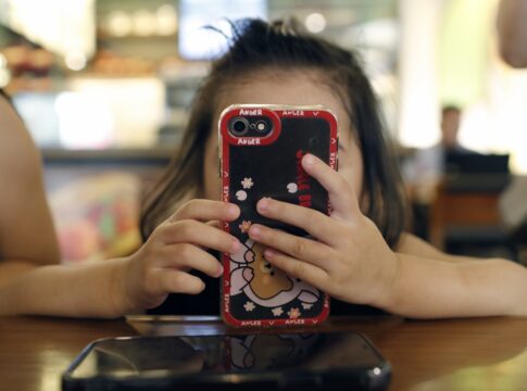 camara-exige-autorizacao-judicial-para-criancas-serem-influencers