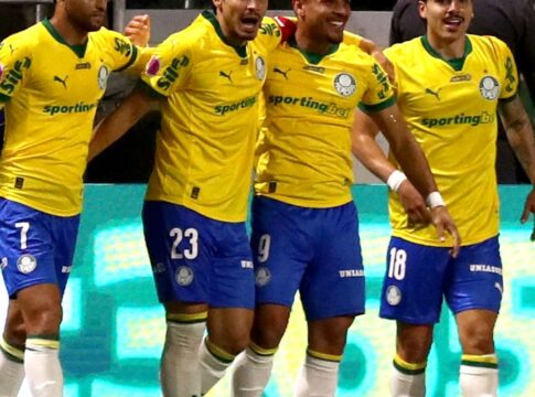 brasileiro:-palmeiras-goleia-bragantino-e-permanece-com-folga-na-ponta