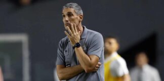 vojvoda-destaca-postura-do-santos-e-agradece-torcida-apos-vitoria