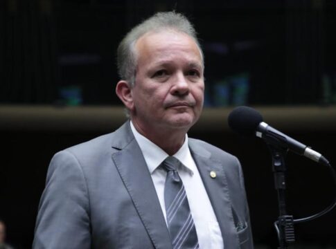 e-mail-de-ex-presidente-do-inss-revela-pedido-de-deputado-por-entidade