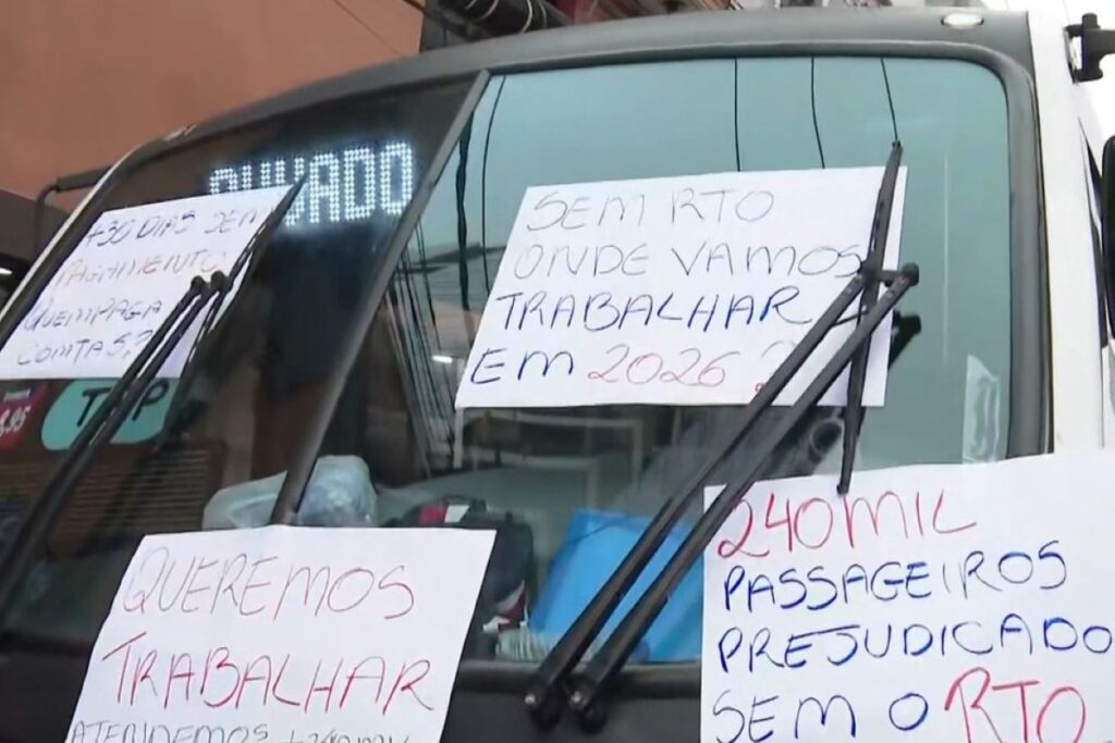 protesto-de-motoristas-de-onibus-bloqueia-avenida-juscelino-kubitschek