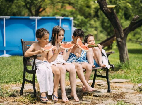 mito-ou-verdade?-entenda-se-entrar-na-piscina-apos-comer-faz-mal