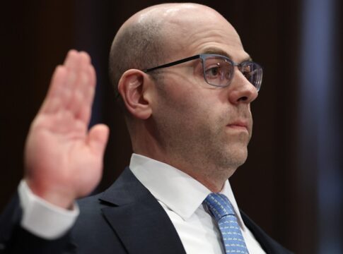 diretor-do-fed-indicado-por-trump-defende-corte-maior-de-juros-nos-eua