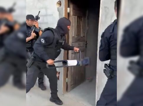 video:-criminoso-do-pcc-recebe-policia-a-tiros-e-e-morto-em-confronto