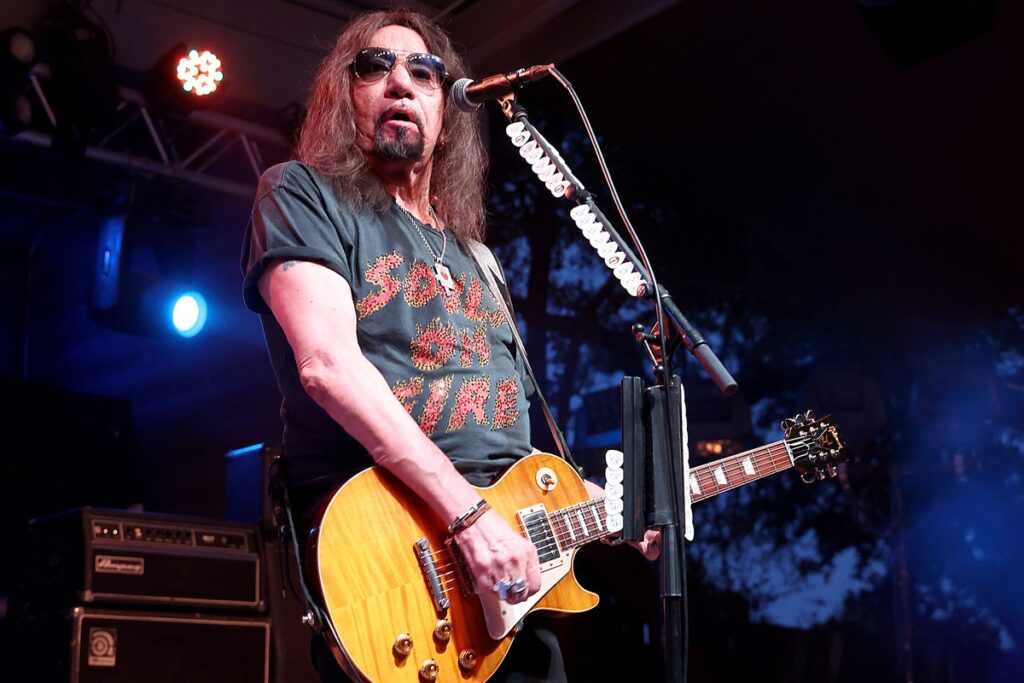 guitarrista-fundador-do-kiss-respira-por-aparelhos-apos-sofrer-avc